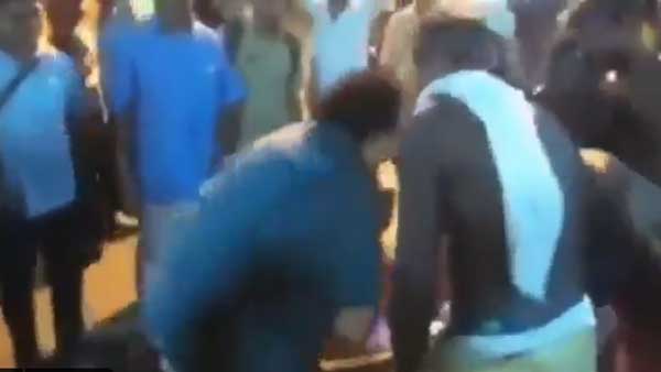 SP Balasubrahmanyam touches feet of palanquin bearers SP Balasubrahmanyam touches feet of palanquin bearers