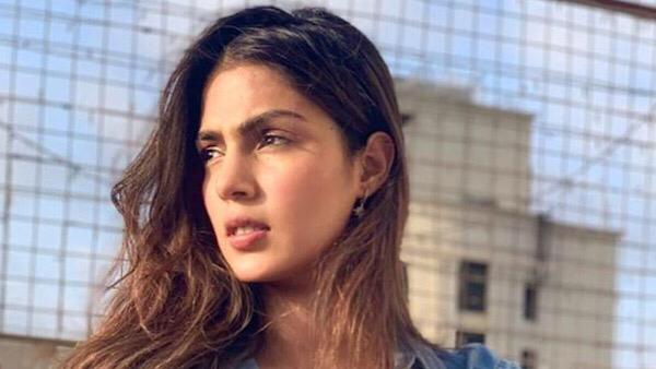 దేశం మొత్తం దృష్టి రియా చక్రవర్తిపైనే..