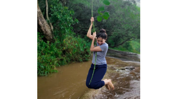 చెట్ల ఊడలను పట్టుకొని..