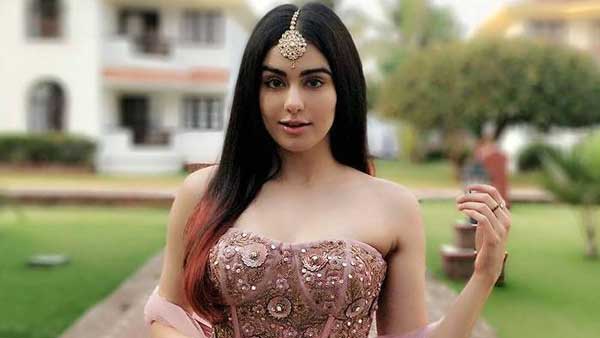 సోషల్ మీడియాలో రచ్చ..