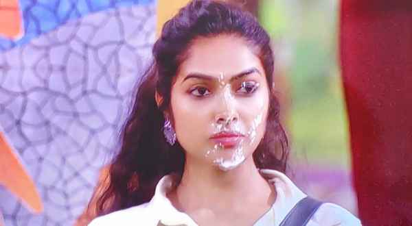 మోనాల్ను టార్గెట్ చేసిన హారిక దేత్తడి