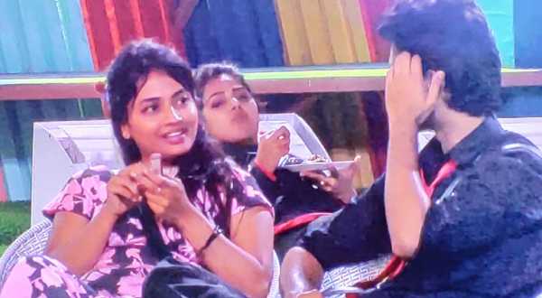 స్విమ్మింగ్ పూల్లో దూకిన అమ్మా రాజశేఖర్ మాస్టర్