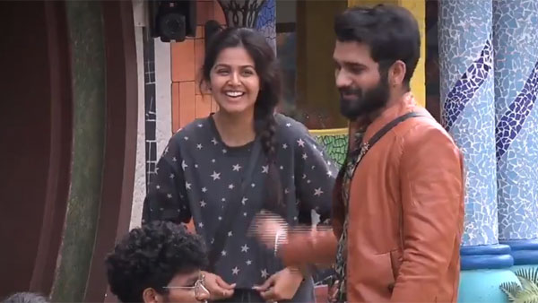 వారిద్దరితో కామెడీ చేసిన మోనాల్
