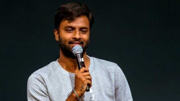 సోషల్ మీడియాలో యాక్టివ్..