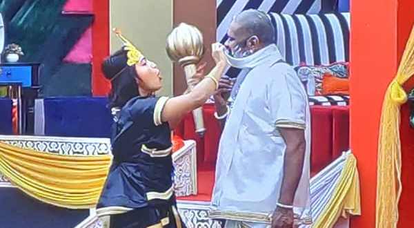 హారిక ఫన్నీగా..