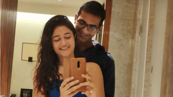 సముద్రపు ఒడ్డున అర్ధనగ్నంగా