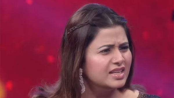 అక్కా ఎవరే అతగాడు..