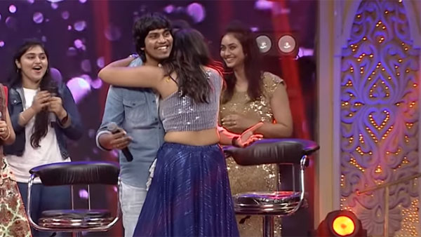 షో జరుగుతుండగానే ప్రపోజ్ చేసేసింది