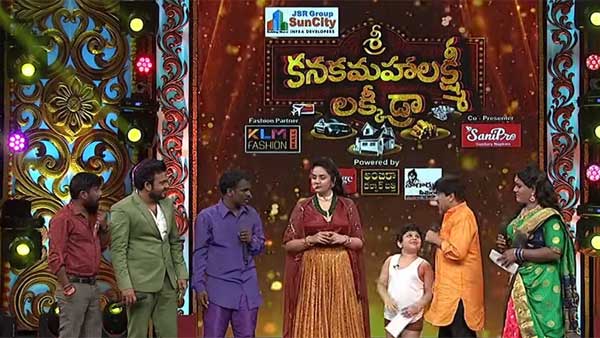 ఆ ఒక్క మాటతో పరువుతీసేశాడు.. శ్రీముఖి గాలితీసేసిన హైపర్ ఆది
