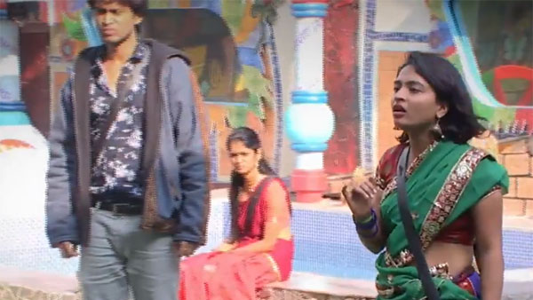 మధ్యలో అఖిల్..