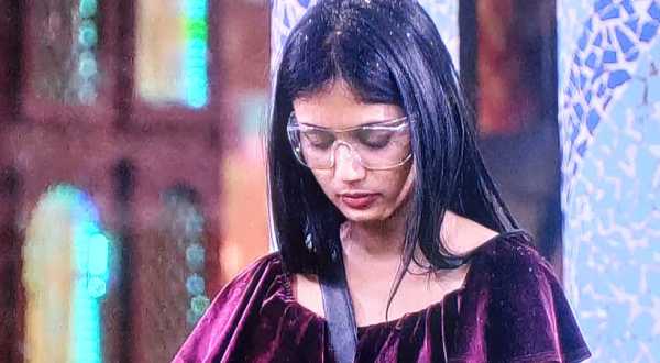 నన్ను పంపించేయండి బిగ్‌బాస్.. బోల్డుగా ఉండలేను.. భోరున ఏడ్చిన అరియానా గ్లోరి