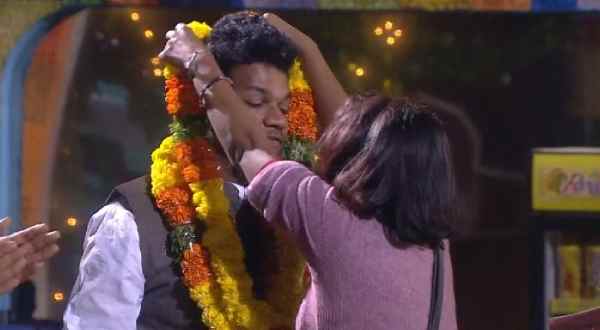అవినాష్కు ఓటు వేసిన హారిక