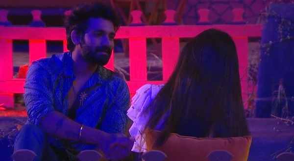 మోనాల్తో అఖిల్ రొమాన్స్