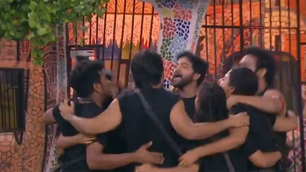 గ్రూపులు కట్టడం.. గొడవలు పెట్టడం