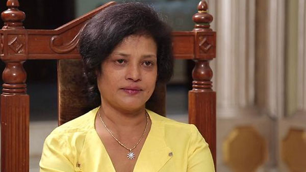 సారీతో మొదలు..