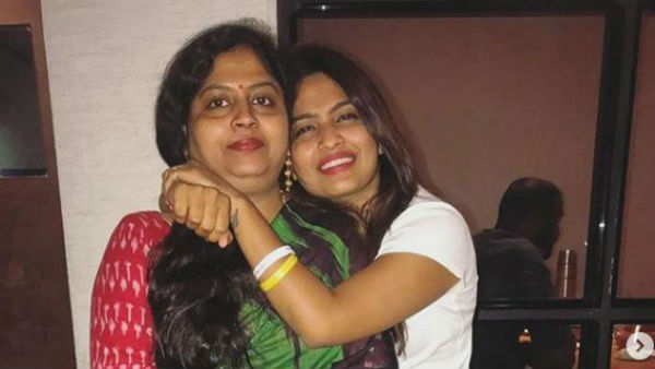 పొట్టి బట్టలపై హారిక మదర్ కామెంట్స్