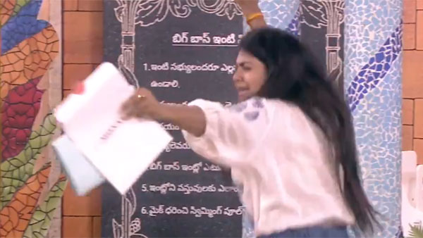 చిన్నవయసులోనే తండ్రి మరణించడంతో ..