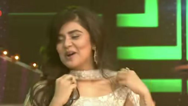 శ్రీముఖి గాత్రం..