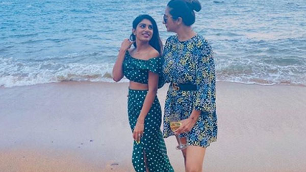 చేతిలో డ్రింక్ చుట్టు సముద్రం..