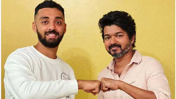 Indian Cricketer Varun Chakravarthy Met Thalapathy Vijay Indian Cricketer Varun Chakravarthy Met Thalapathy Vijay