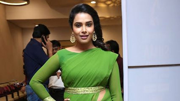 మాతృత్వం అనుభూతిని పొందుతూ..
