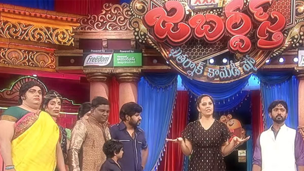 అతిపెద్ద ప్రమాదంలో ఢీ షో కంటెస్టెంట్లు