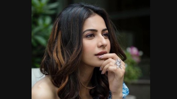 మీడియా సంస్థలకు నోటీసులు