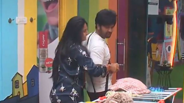 గొడుగుతొ కొట్టేందుకు ప్రయత్నం
