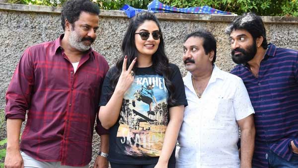 ముగ్గురితో రొమాన్స్ చేస్తున్న శ్రీముఖి