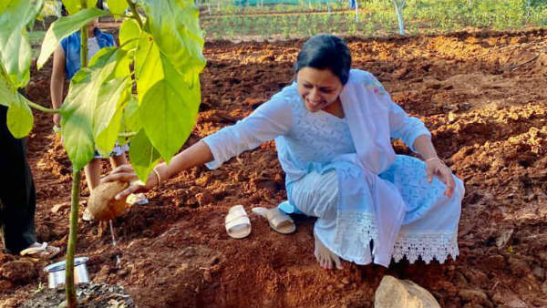 మైమరిచిపోతోంది..