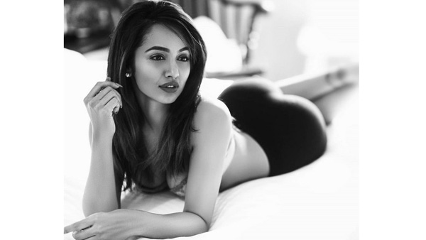సోషల్ మీడియాలో రచ్చ..