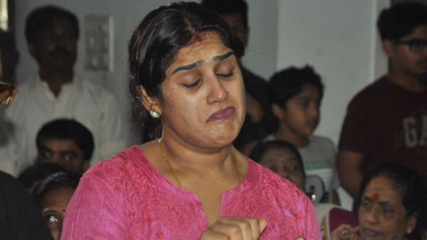 నా తల్లి మరణానికి కారణం