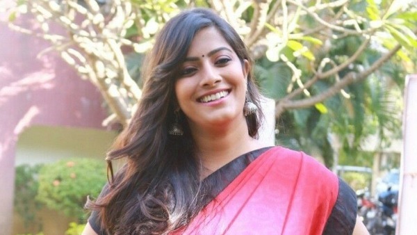 ఆమె నా తల్లి కాదు.. ఆ సీక్రెట్లు లీక్ చేసి చాలా సార్లు ఇబ్బంది పెట్టింది: వరలక్ష్మీ షాకింగ్ కామెంట్స్