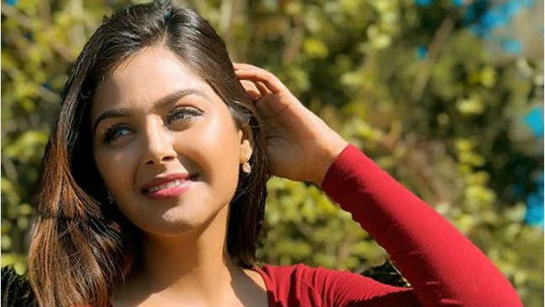 స్కిన్ షో చేయమన్నారు.. హారిక అందుకే అలా కనిపించింది: బిగ్ బాస్ బండారం బయటపెట్టిన మోనాల్