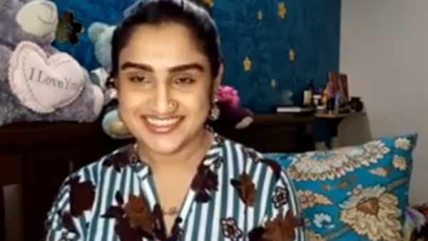 బాత్ టబ్ పిక్తో రచ్చ.. లైవ్కి వస్తాను.. వనిత విజయ్ కుమార్ పోస్ట్ వైరల్
