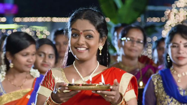 ‘కార్తీక దీపం' హీరోయిన్ అరుదైన రికార్డు: తెలుగులో ఈ ఘనత సాధించిన ఏకైక నటిగా వంటలక్క