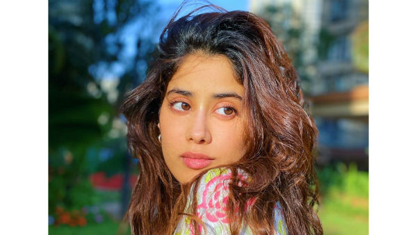 Jhanvi kapoor green signal to telugu hero for remake Jhanvi kapoor green signal to telugu hero for remake