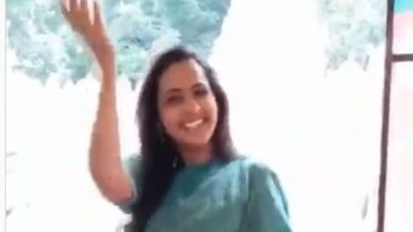 గాల్లోతేలిపోతోన్న లాస్య..