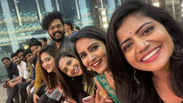 సెల్ఫీలతో సందడి..