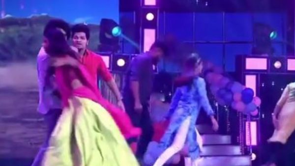 రొమాన్స్లో రచ్చ..
