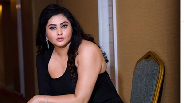 సంచలన విషయాలు లీక్ చేసిన నమిత