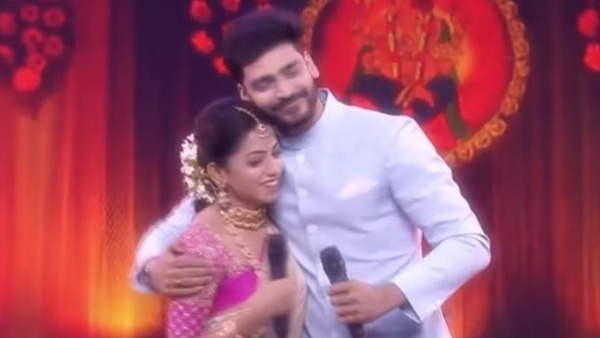 ముద్దులతో రచ్చ..