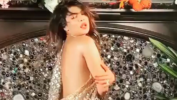 కరీనా, అనుష్క దారిలో అంటూ