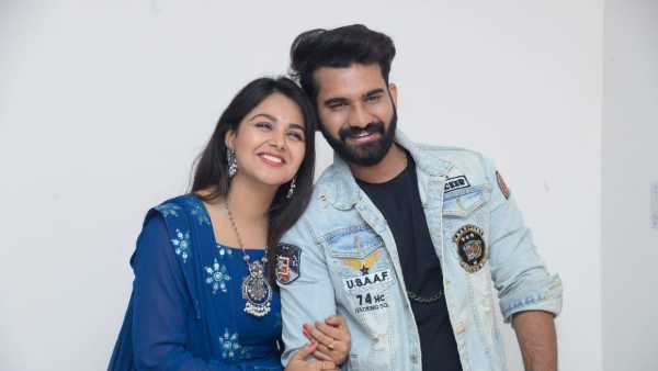 అలా కనిపించి షాకిచ్చిన అఖిల్.. మోనాల్: సిగ్గుతో ముఖం చాటేసి.. కెమెరాకు చిక్కకుండా దాక్కున్న బ్యూటీ!