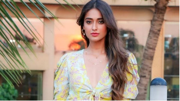 సోషల్ మీడియాలో హల్చల్..