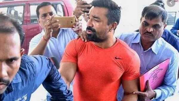 ఎజాజ్ ఖాన్ కెరీర్ గురించి