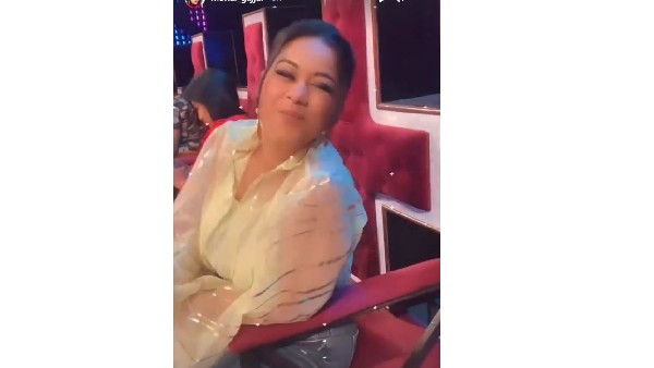 లీకైన టాప్ సీక్రెట్.. ఆమె అలా వచ్చేసిందంటూ