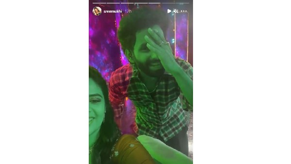 కమెడియన్తో అలా కనిపించి షాకిచ్చిన శ్రీముఖి