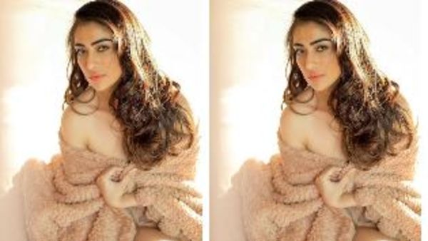 బట్టలు మొత్తం విప్పేసి.. అదొక్కటే అడ్డుగా