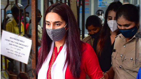 సంజన, రాగిణితోపాటు 25 మందిపై కేసు